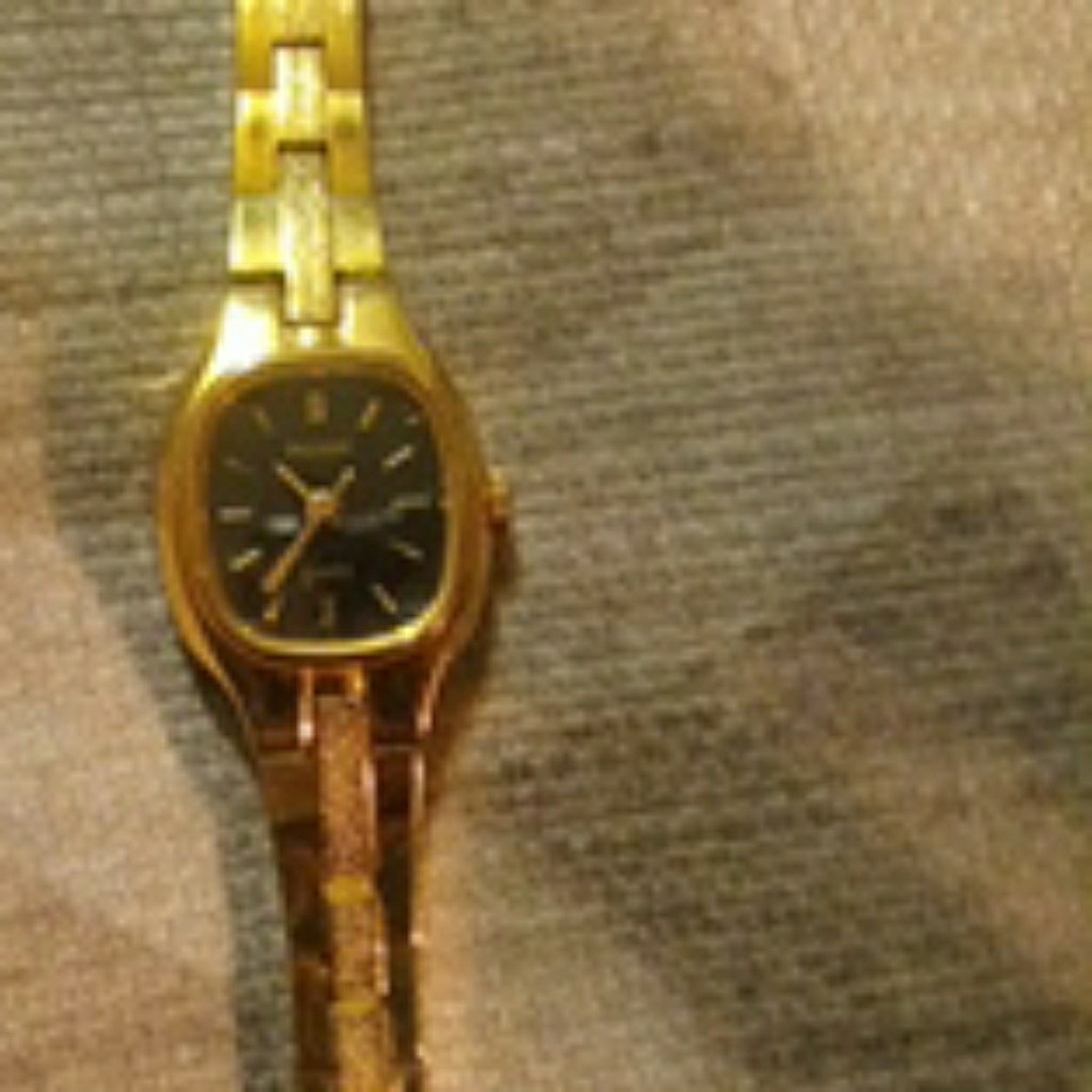 Vintage Pulsar ladies wrist watch gold tone